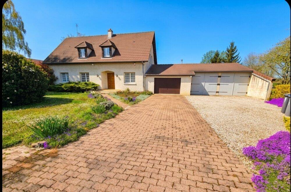 Maison 8 pièces 181 m² · à Izier · 181 m² · 400 000 €