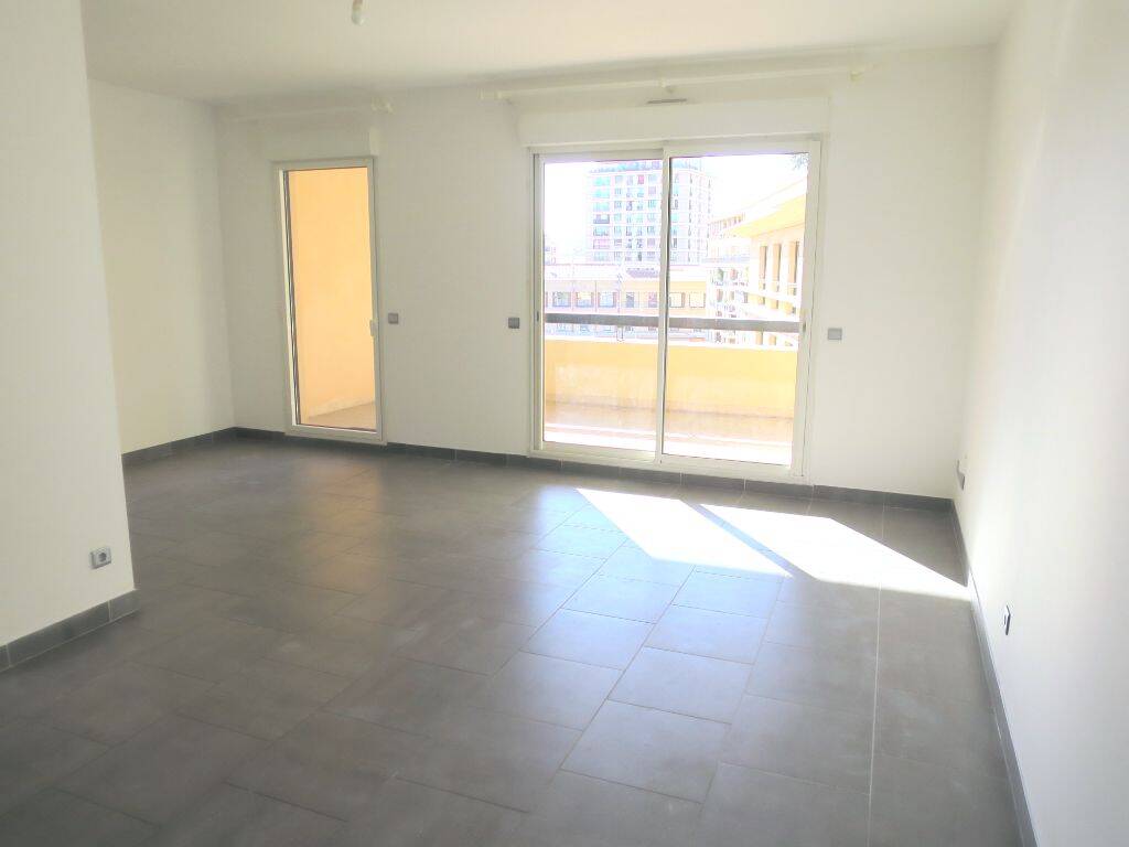Appartement 3 pièces 76 m² · à Aix-en-Provence · 75,8 m² · 1 983 €/mois