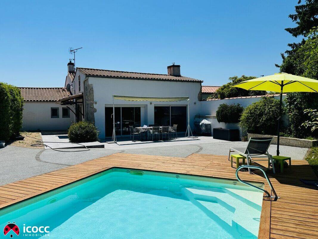 Maison 6 pièces 155 m² · à Les Magnils-Reigniers · 155 m² · 273 000 €