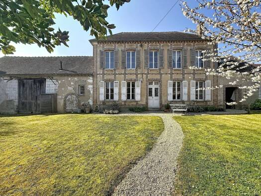 Maison à vendre 190 000 € 4 pièces 3 chambres 114 m² 571 m² de terrain Serbonnes 89140