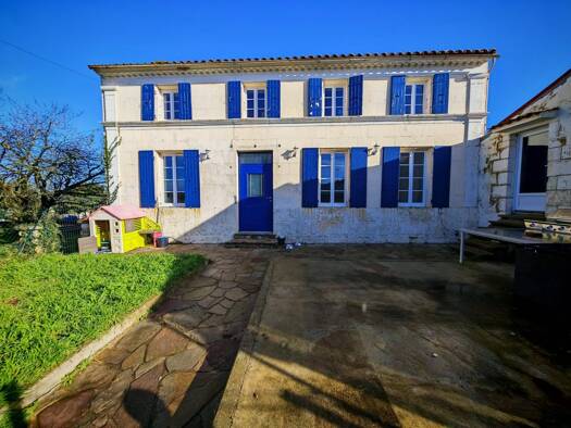 Maison à vendre 325 000 € 5 pièces 3 chambres 150 m² 1 540 m² de terrain Saint-Savinien 17350