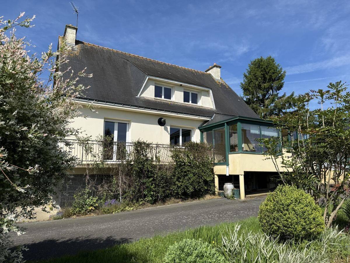 Maison 2 pièces 166 m² · à Plouguenast-Langast · 166 m² · 176 960 €