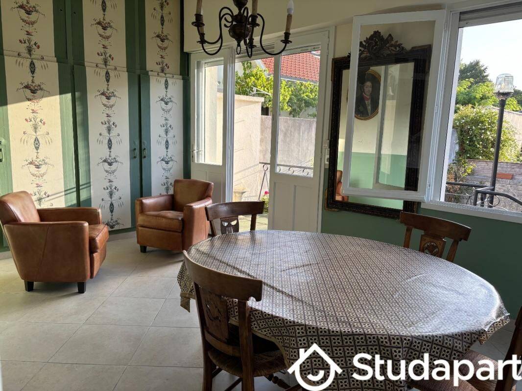 Appartement 1 pièce 15 m² · à La Rochelle · 15 m² · 450 €