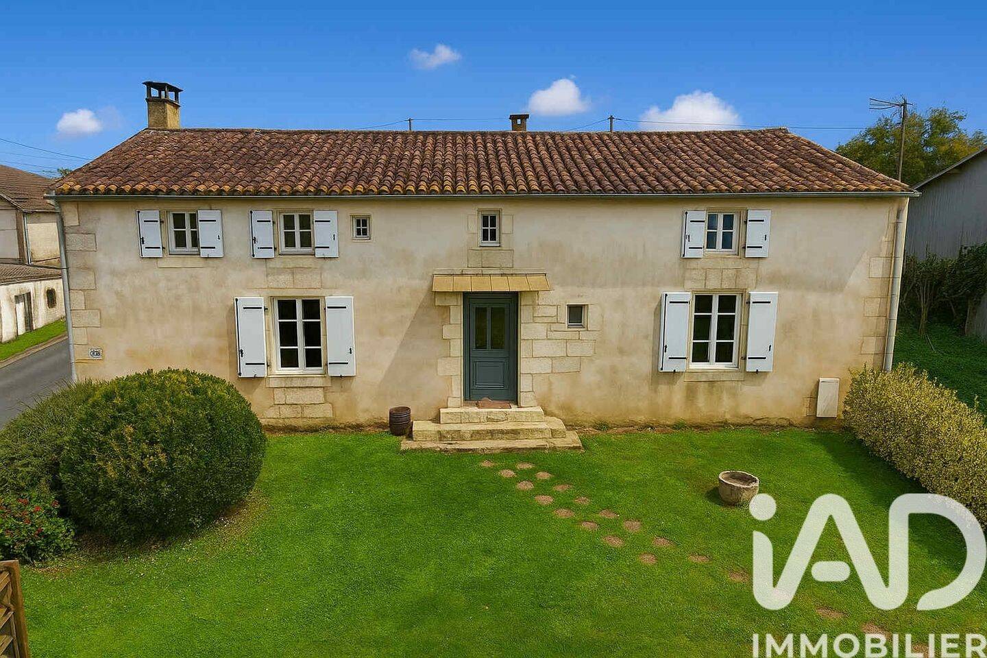 Maison 6 pièces 162 m² · à Corme-Royal · 162 m² · 309 000 €