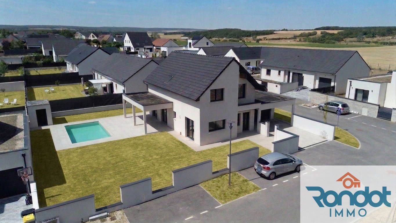 Maison 5 pièces 166 m² · à Norges-la-Ville · 166 m² · 500 000 €