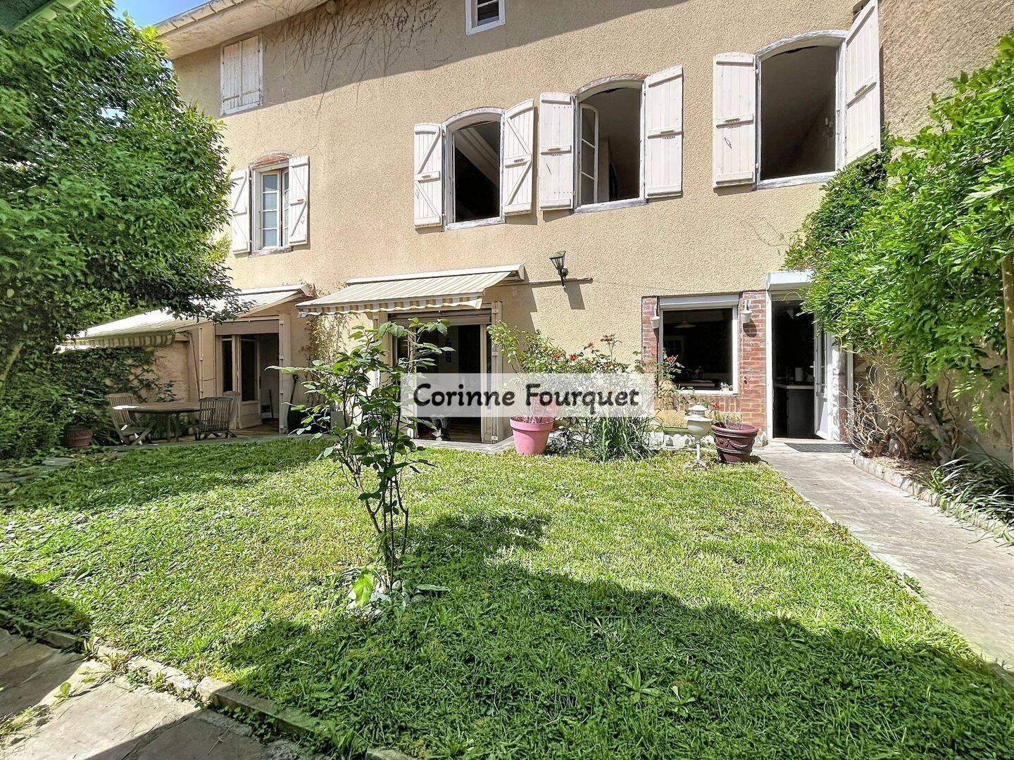 Maison 8 pièces 334 m² · à Mirande · 334 m² · 215 000 €