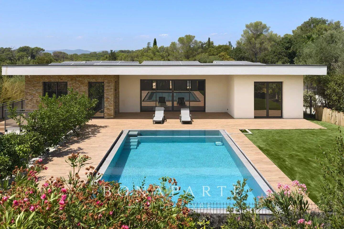Maison 6 pièces 245 m² · à Fréjus · 245 m² · 1 740 000 €