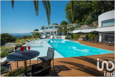 Maison à vendre 55 000 000 € 22 pièces 11 chambres 2 035 m² 14 000 m² de terrain Terrefial Cannes 06400