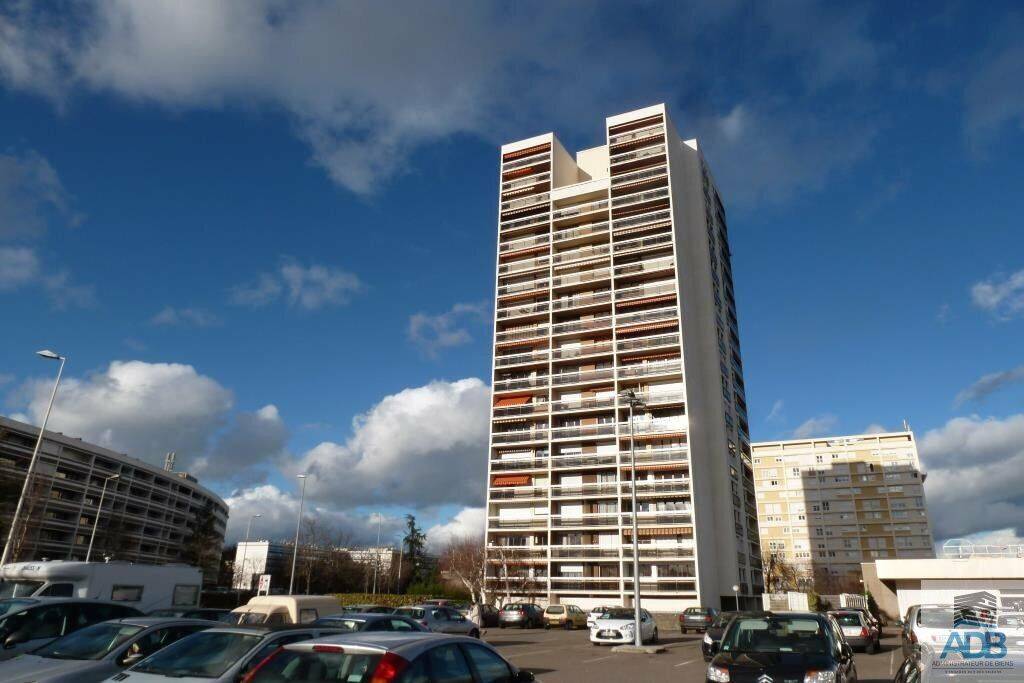 Appartement 3 pièces 70 m² · à Roanne · 70 m² · 755 €