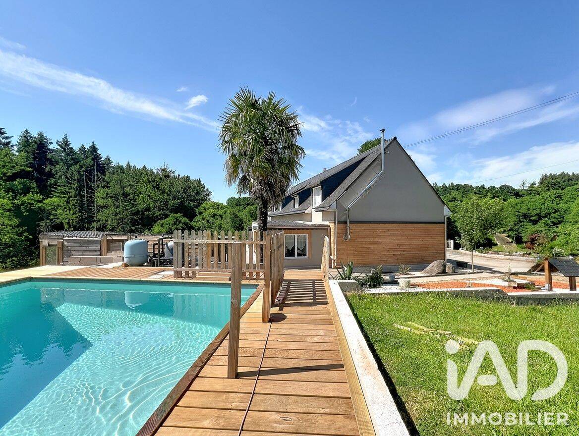 Maison 9 pièces 289 m² · à Ploumagoar · 289 m² · 470 000 €