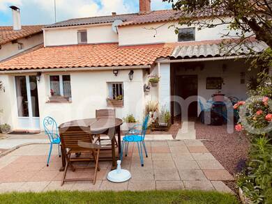 Maison en viager occupé Bouquet 99 651 € 5 pièces 3 chambres 117 m² 259 m² de terrain Saint Hilaire le Vouhis 85480