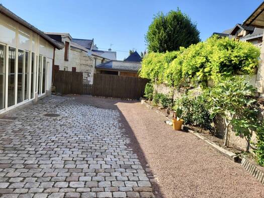 Local commercial à vendre 325 500 € 228 m² de surface de vente Delessert-Saint Louis-Nantilly Saumur 49400