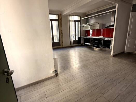 Appartement à vendre 119 000 € 2 pièces 1 chambre 60 m² Étage 2/4 Arènes Nîmes 30000
