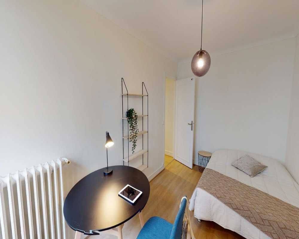 Appartement 5 pièces 110 m² · à Paris 17ème Arrondissement · 110 m² · 1 215 €