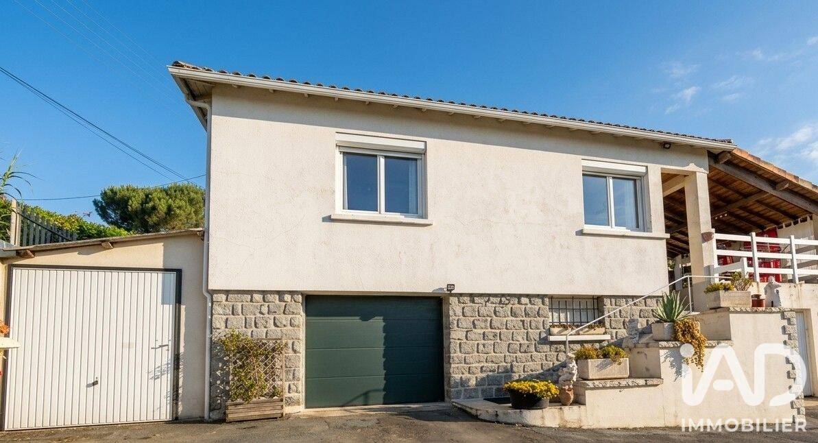 Maison 6 pièces 110 m² · à Sainte-Eanne · 110 m² · 220 000 €