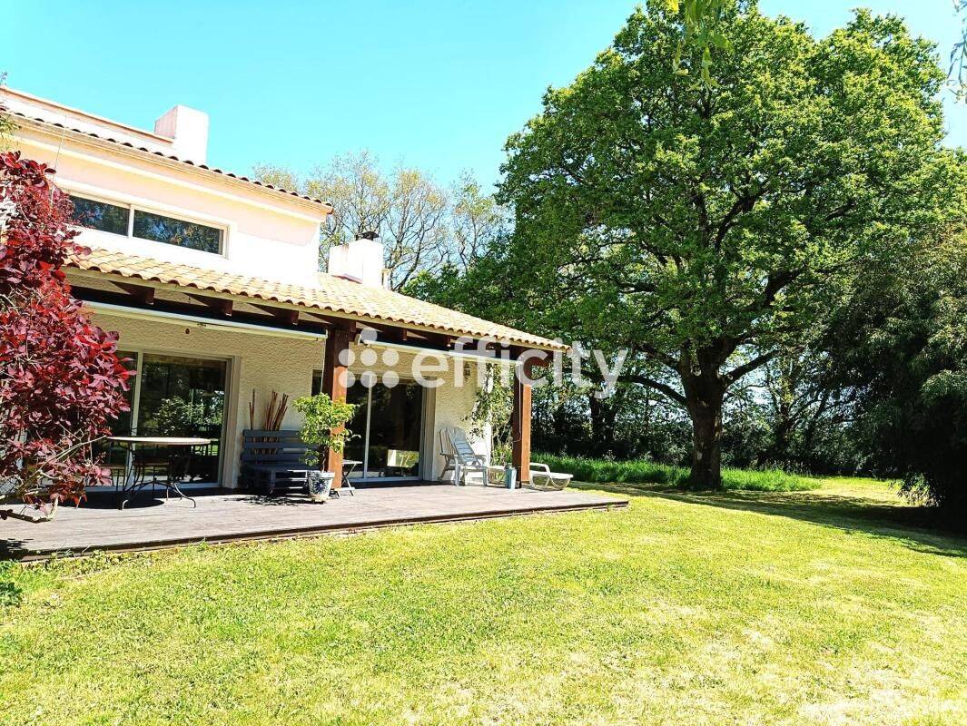 Maison 11 pièces 201 m² · à La Roche-sur-Yon · 201 m² · 597 000 €