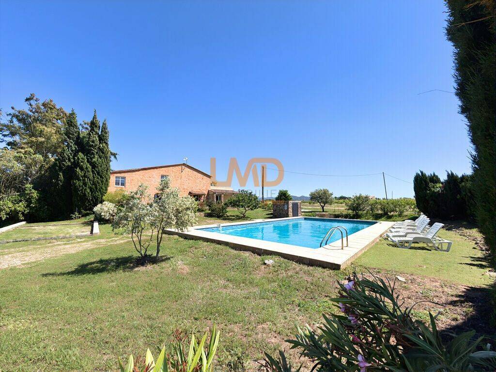 Maison 9 pièces 265 m² · à La Motte · 265 m² · 990 000 €