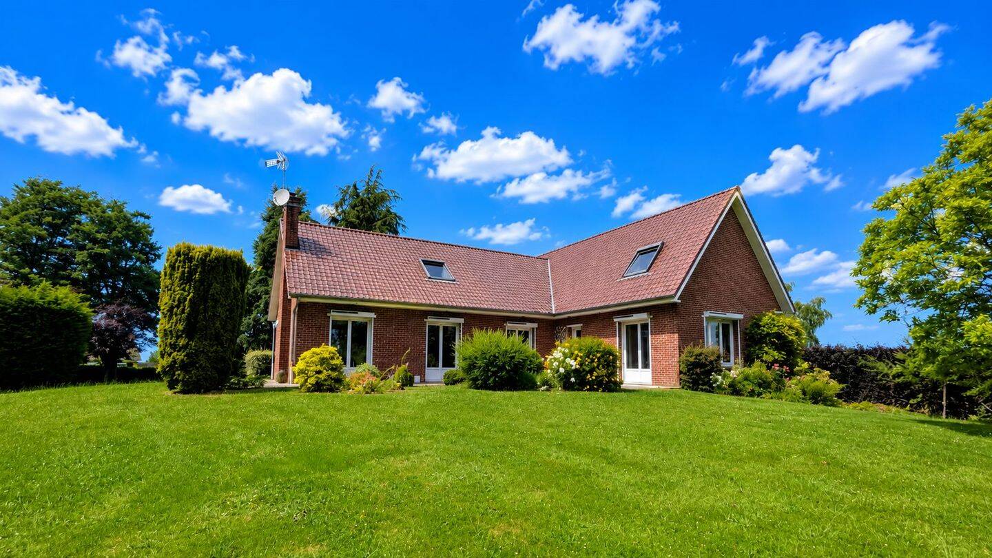 Maison 6 pièces 225 m² · à Genech · 225 m² · 699 000 €