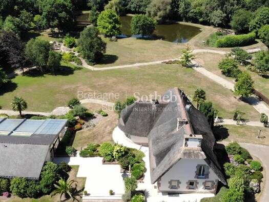 Maison à vendre 1 102 500 € 9 pièces 7 chambres 320 m² 56 990 m² de terrain Hillion 22120