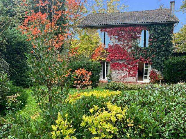 Maison 6 pièces 138 m² · à Saint Aulaye-Puymangou · 138 m² · 250 000 €
