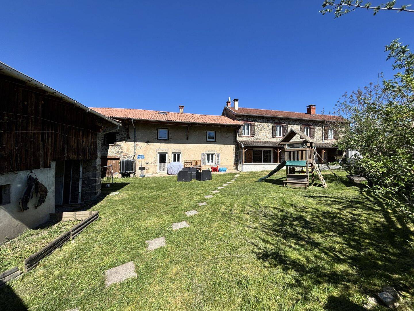 Maison 7 pièces 170 m² · à Deux-Grosnes · 170 m² · 198 000 €