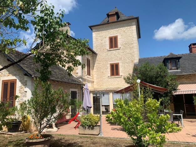 Maison à vendre 472 500 € 14 pièces 13 chambres 406 m² 2 865 m² de terrain Urbain Terrasson-Lavilledieu 24120