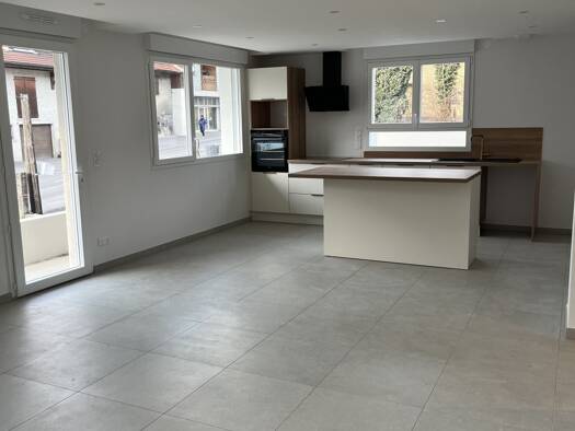 Appartement à louer 1 170 € 4 pièces 3 chambres 88 m² Étage 1/2 Vieux Ugine Ugine 73400