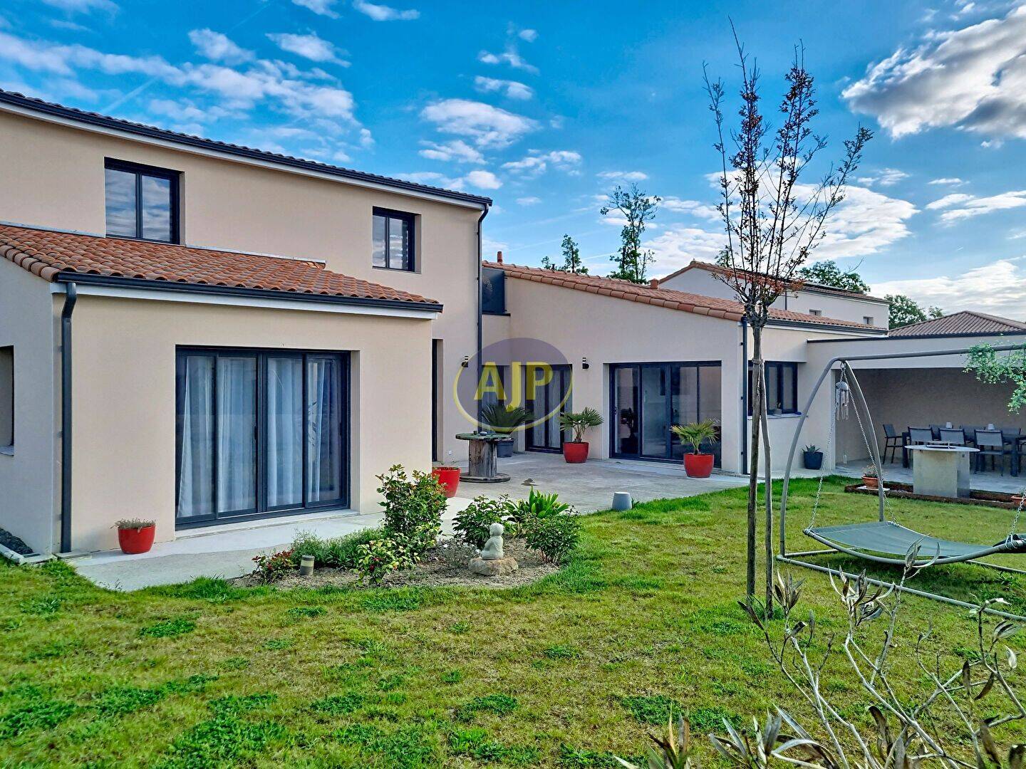 Maison 8 pièces 214 m² · à Basse-Goulaine · 214 m² · 955 000 €