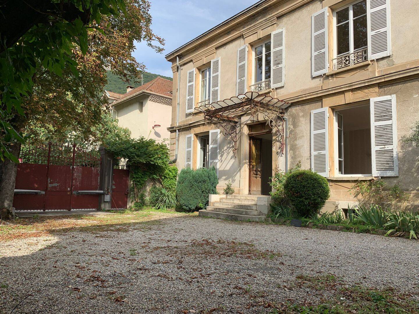 Maison 8 pièces 237 m² · à Vif · 237 m² · 495 000 €