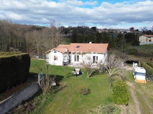 Maison à vendre 330 000 € 8 pièces 4 chambres 163 m² 2 407 m² de terrain Peaugres 07340