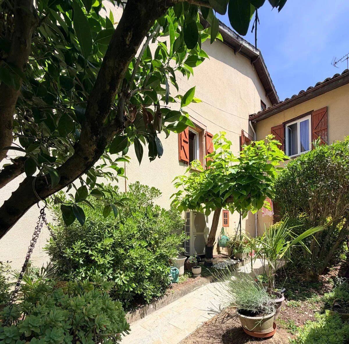 Maison 6 pièces 159 m² · à L'Isle-en-Dodon · 158,7 m² · 150 000 €
