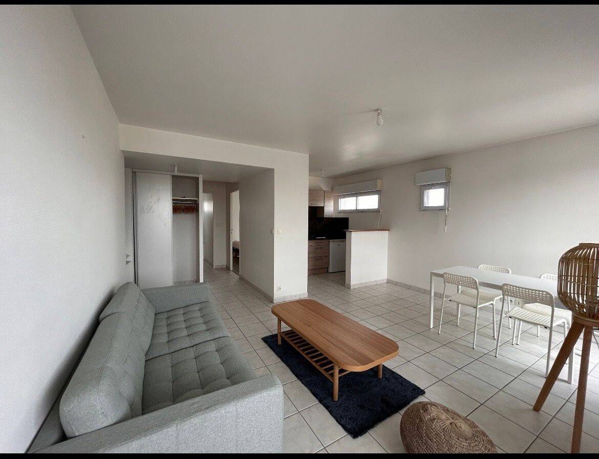 Appartement 2 pièces 50 m² · à Saint-Jacques-de-la-Lande · 50 m² · 830 €