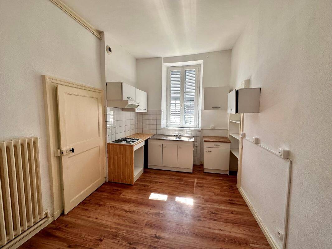 Appartement 4 pièces 119 m² · à Yenne · 119 m² · 830 €