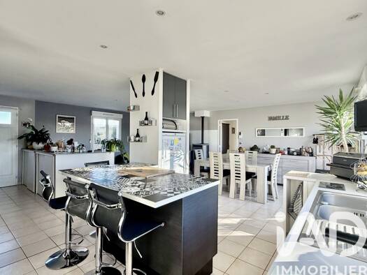 Pavillon à vendre 220 000 € 6 pièces 4 chambres 116 m² 1 112 m² de terrain Simplé 53360