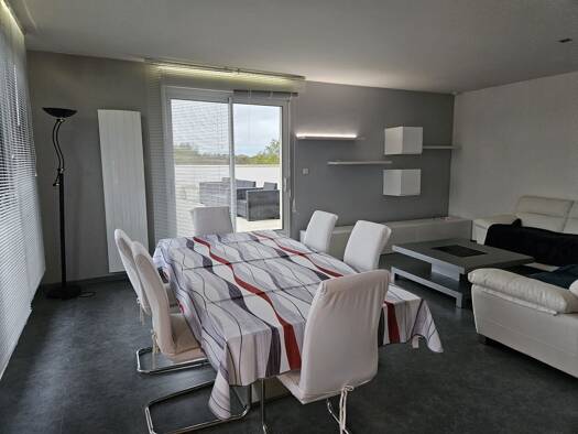 Appartement à louer 1 490 € 5 pièces 3 chambres 107 m² Étage 2/3 Nord Le Rheu 35650