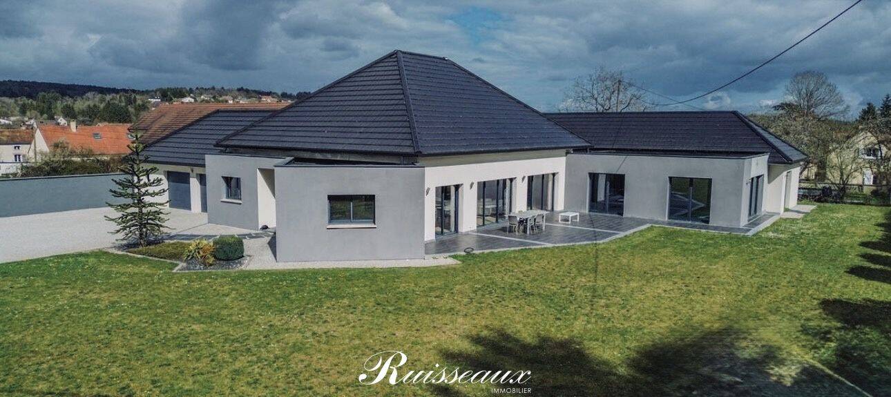 Maison 10 pièces 380 m² · à Selongey · 380 m² · 649 000 €