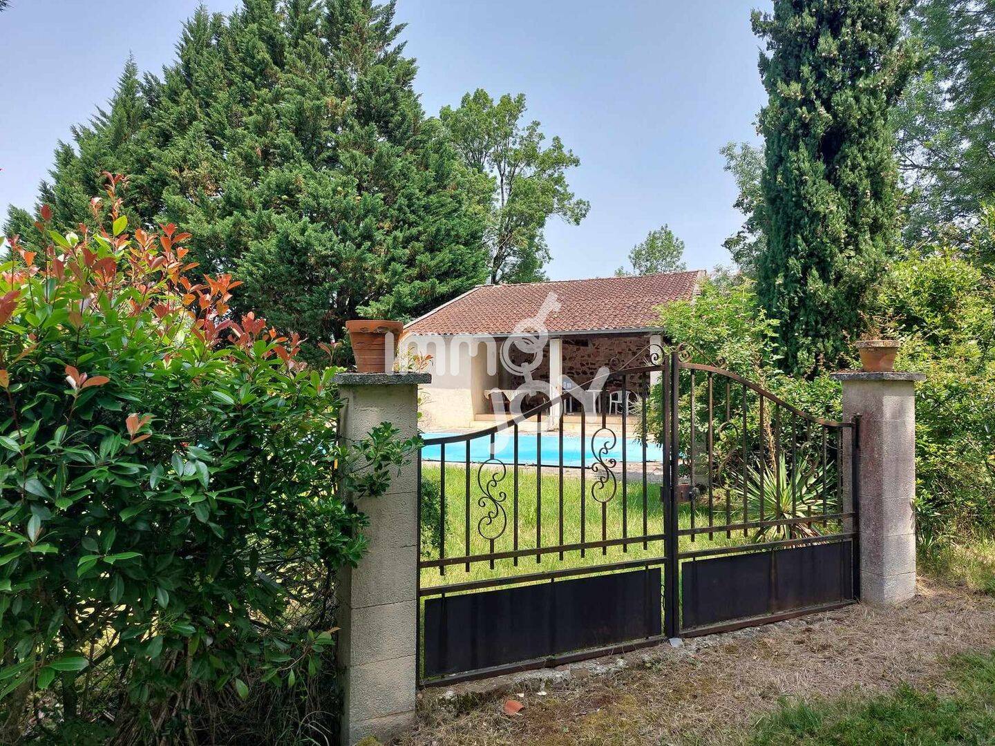 Maison 13 pièces 475 m² · à Puycelsi · 475 m² · 550 000 €