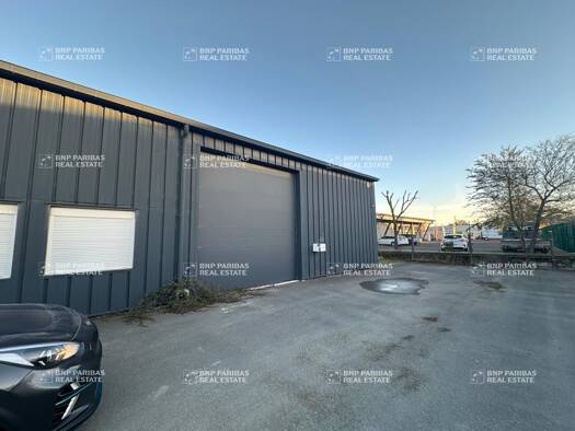 Local d'activités à louer 2 704 € 550 m² d'espace de stockage Branchoire Chambray-lès-Tours 37170