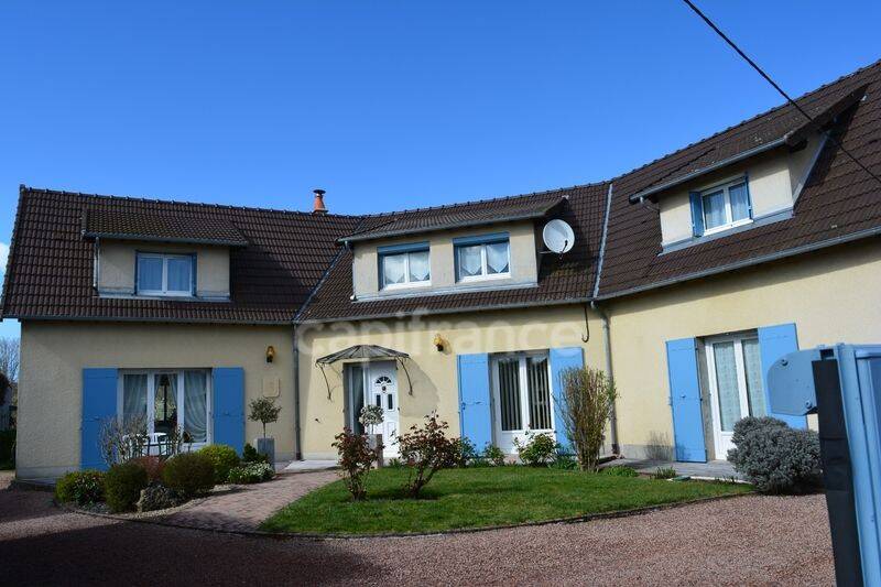 Maison 8 pièces 262 m² · à Cuffy · 262 m² · 219 000 €