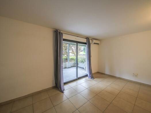 Appartement à louer 580 € 1 pièce 37 m² RDC/4 Lupino Bastia 20600
