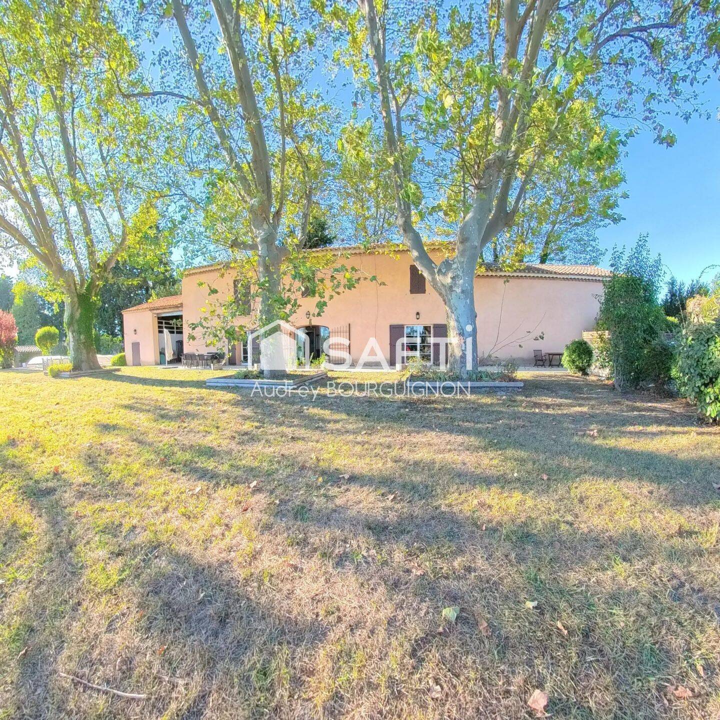 Maison 9 pièces 268 m² · à Le Thor · 268 m² · 720 000 €