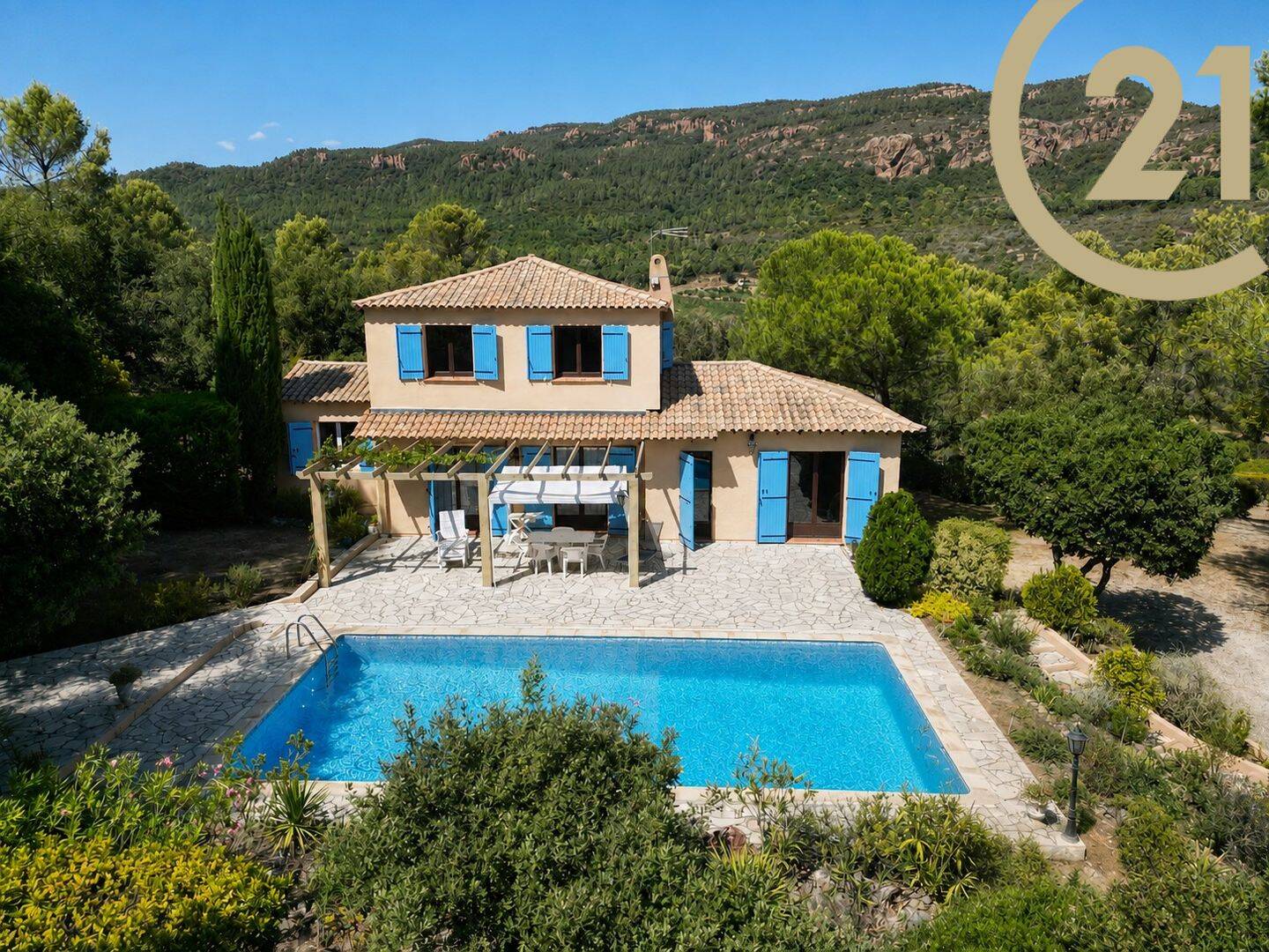Maison 6 pièces 123 m² · à Roquebrune-sur-Argens · 122,8 m² · 679 000 €
