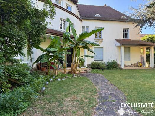 Duplex à vendre 790 000 € 6 pièces 4 chambres 120 m² Étage 1/2 Place Louis XIV Saint-Germain-en-Laye 78100