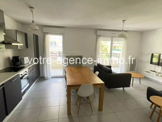 Appartement à louer 1 303 € 3 pièces 2 chambres 60,6 m² Étage 3/4 Corniche Fleurie Nice 06200