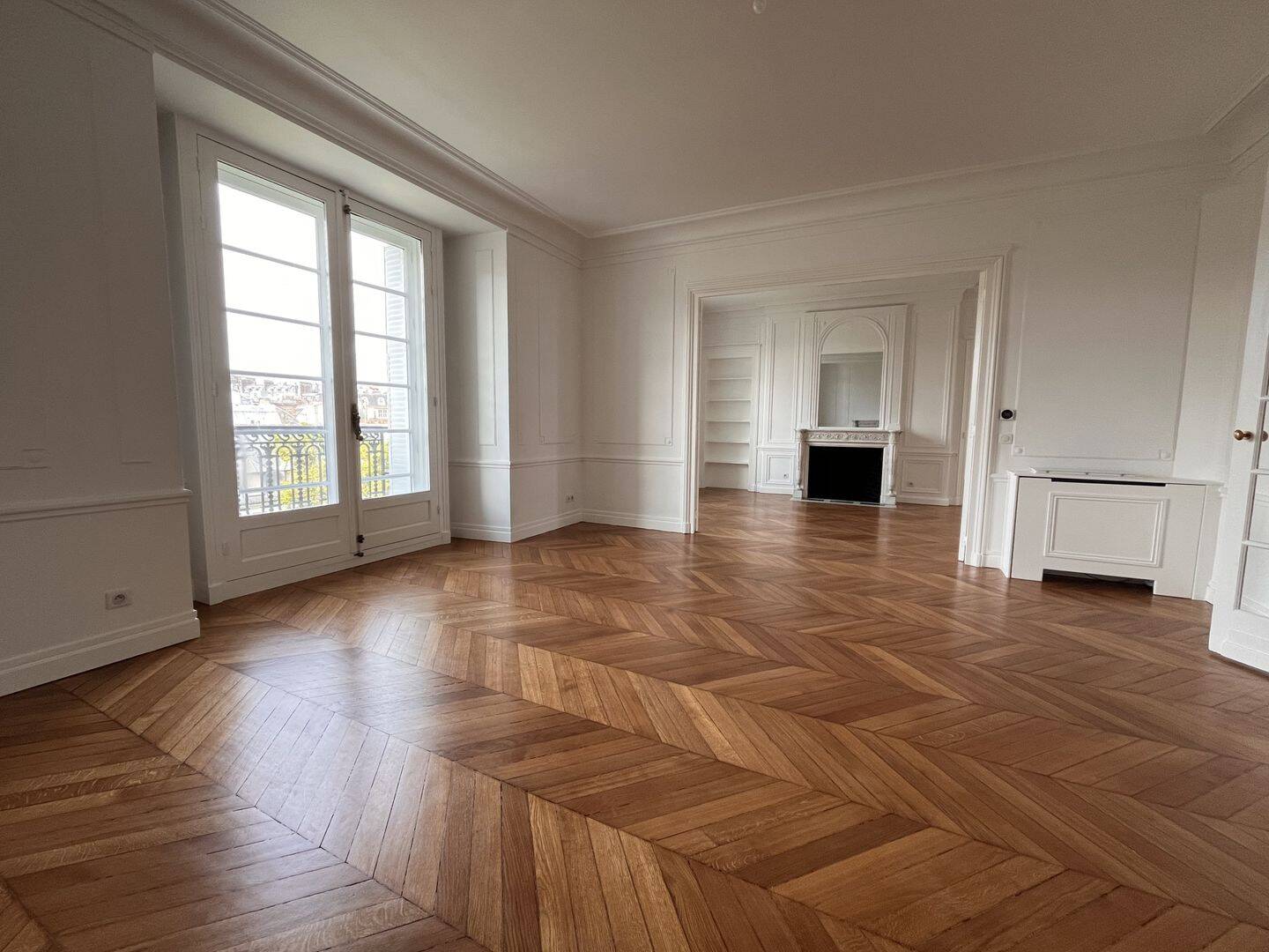 Appartement 7 pièces 240 m² · à Paris 17ème Arrondissement · 239,5 m² · 8 700 €/mois