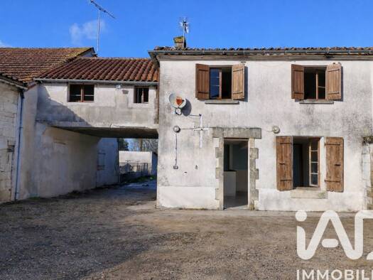 Villa à vendre 147 500 € 7 pièces 5 chambres 174 m² 2 836 m² de terrain Sigogne 16200