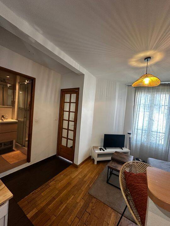 Appartement 2 pièces 25 m² · à Paris 18ème · 25 m² · 1 050 €/mois