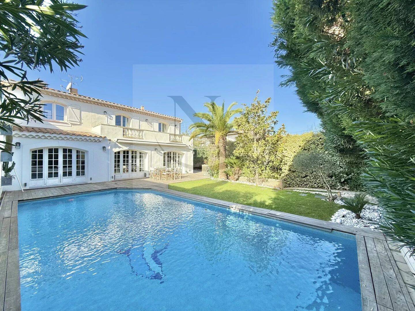 Maison 7 pièces 310 m² · à Aix-en-Provence · 310 m² · 1 995 000 €