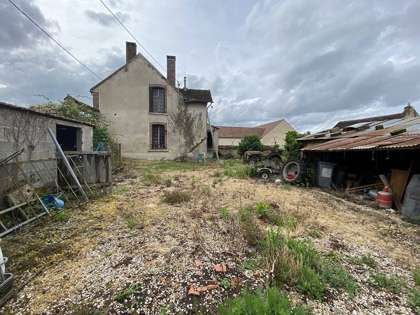 Maison 8 pièces 130 m² · à Champlay · 130 m² · 68 000 €