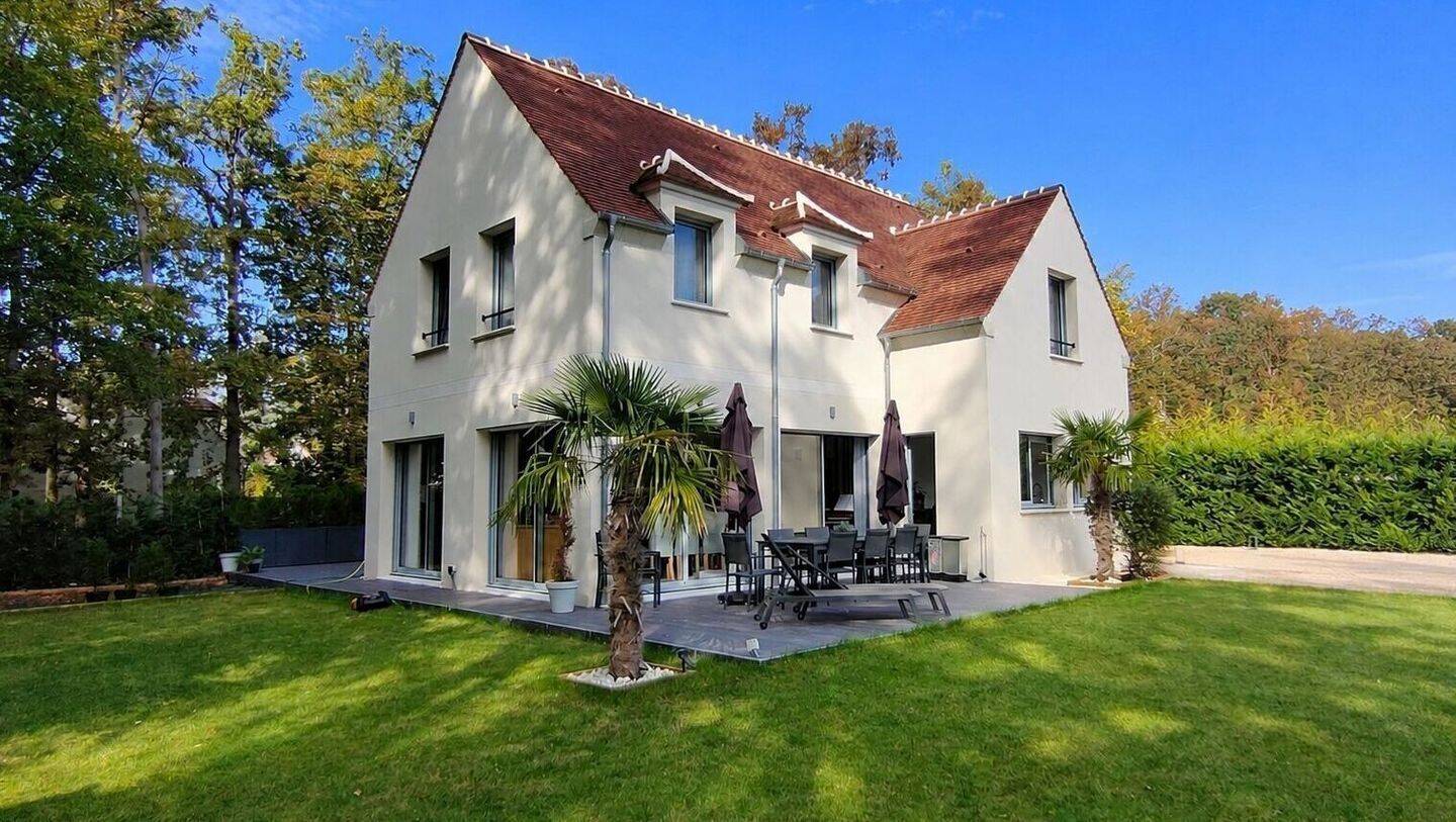 Maison 7 pièces 184 m² · à Lamorlaye · 184 m² · 950 000 €
